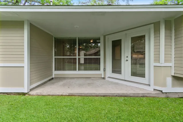 $2,000 | 69 Fallshire Drive, The Woodlands, TX 77381