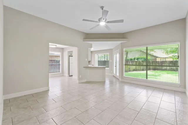 $2,000 | 69 Fallshire Drive, The Woodlands, TX 77381