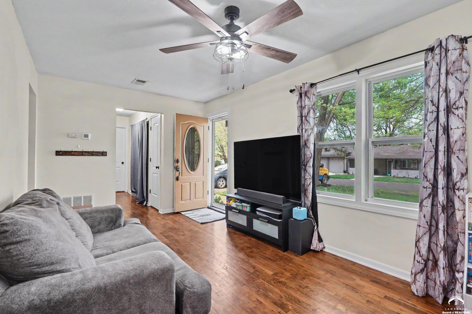 410 South Jefferson Street Spring Hill, KS 66083 - Photo 4 of 28