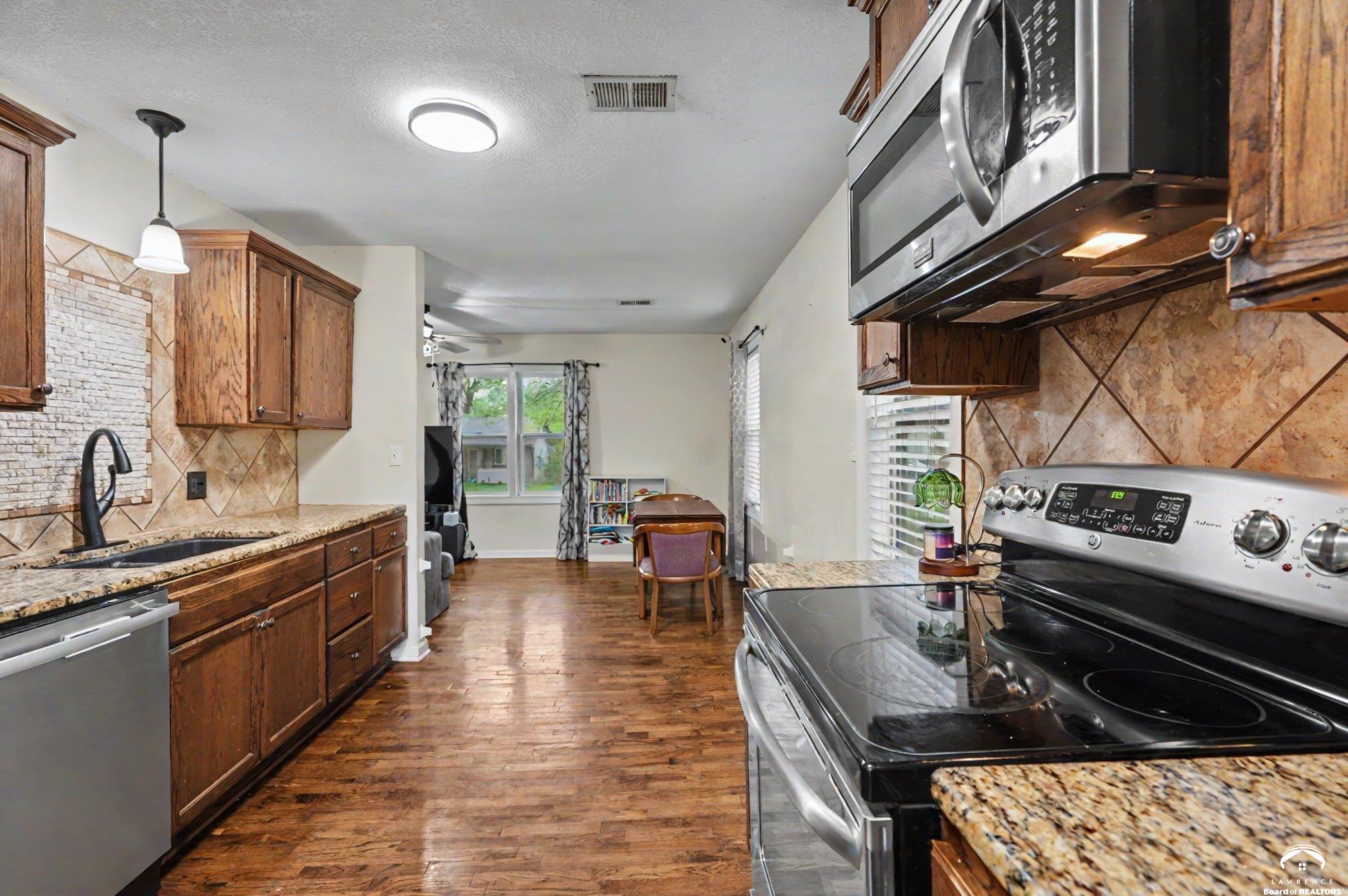 410 South Jefferson Street Spring Hill, KS 66083 - Photo 6 of 28