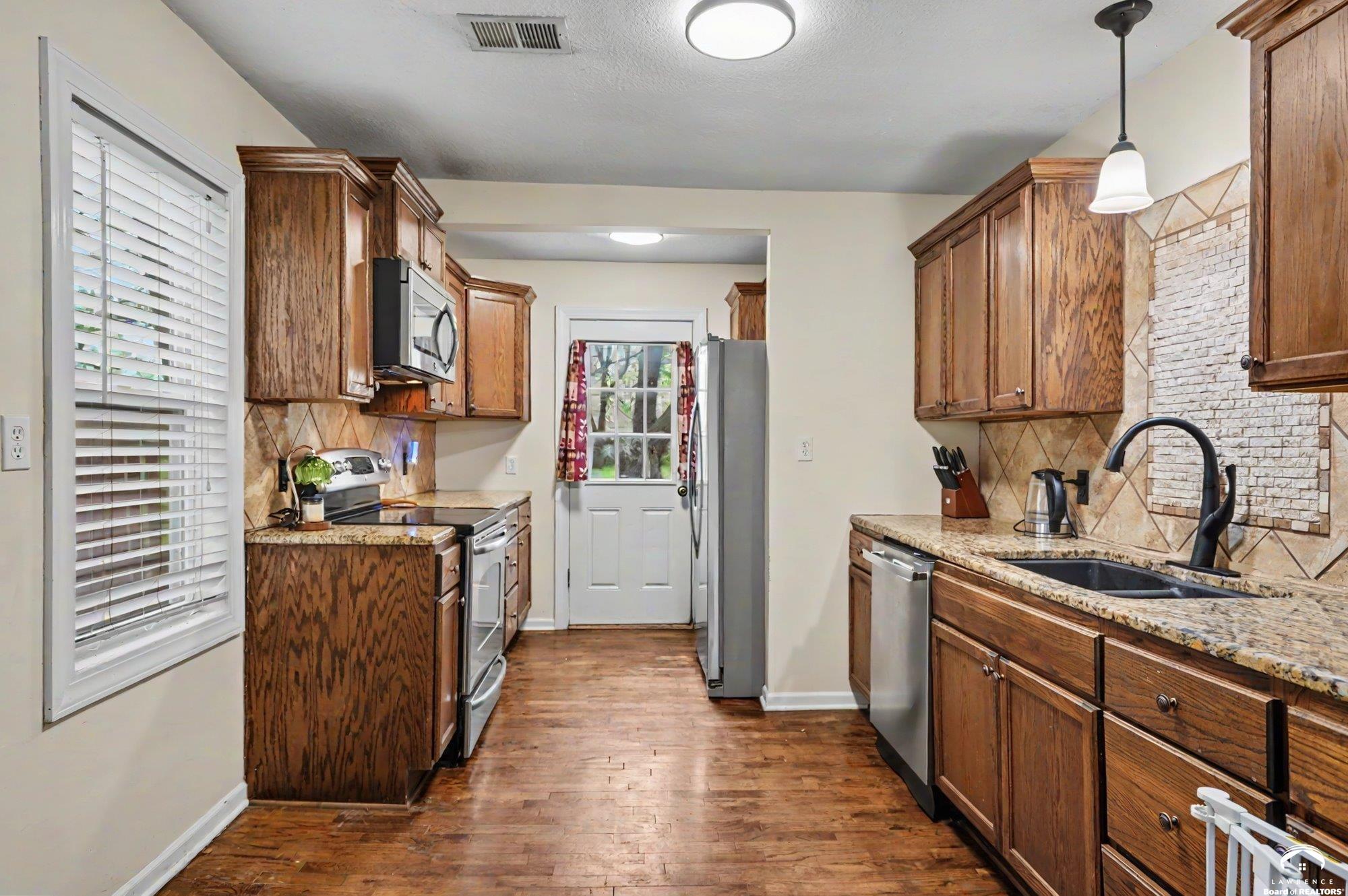 410 South Jefferson Street Spring Hill, KS 66083 - Photo 10 of 28