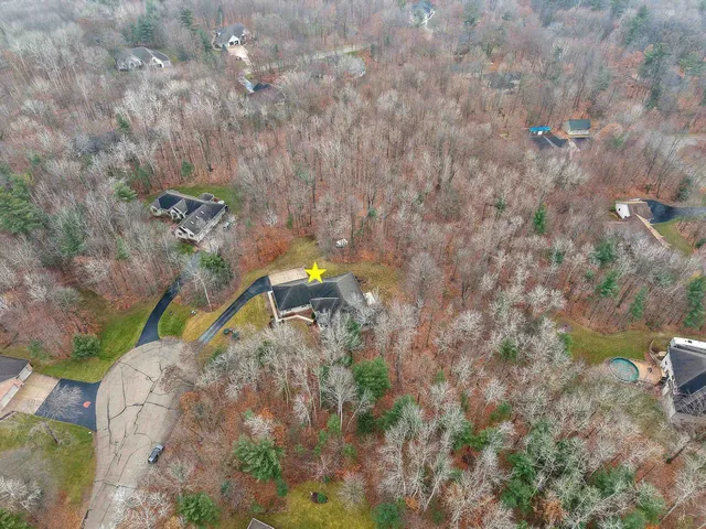 $869,900 | 425 Hill Haven Court, Little Suamico, WI 54141