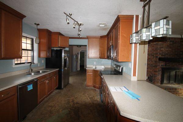 6047 Eden Square Crestview, FL 32539 - Photo 10 of 39 a kitchen with lots of counter top space