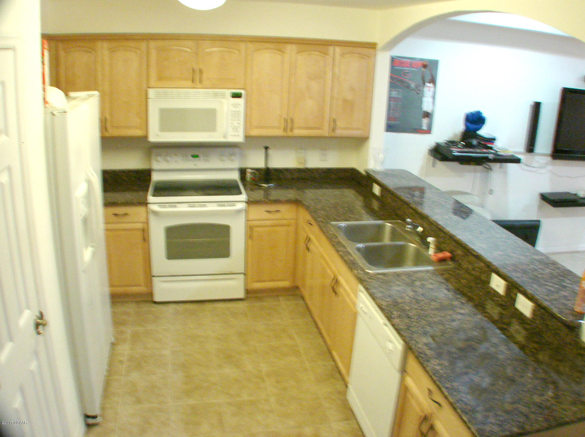 542 Northwest 39th Road, Unit 402 Gainesville, FL 32607 - Photo 3 of 13 542-kitchen1