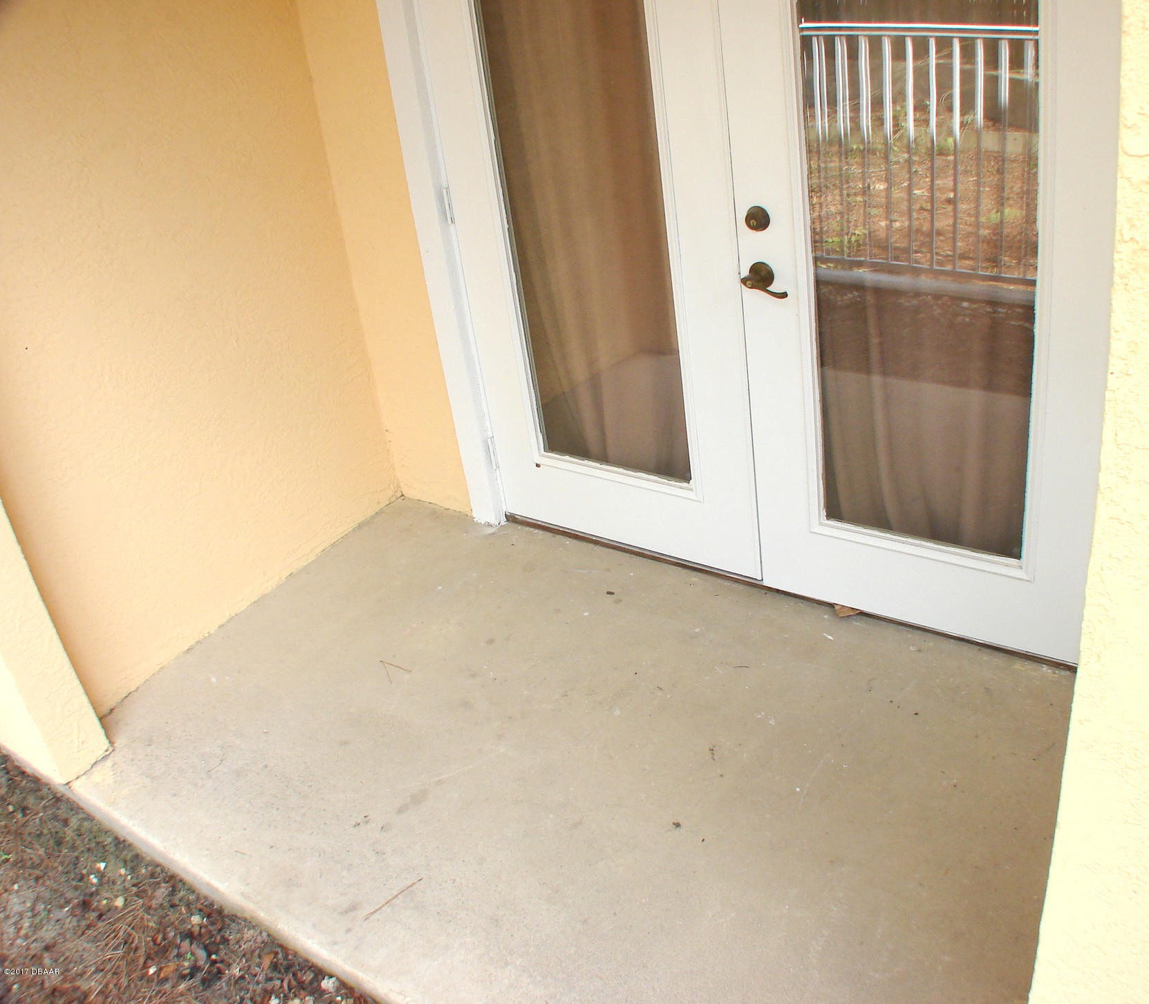 542 Northwest 39th Road, Unit 402 Gainesville, FL 32607 - Photo 5 of 13 542-back porch