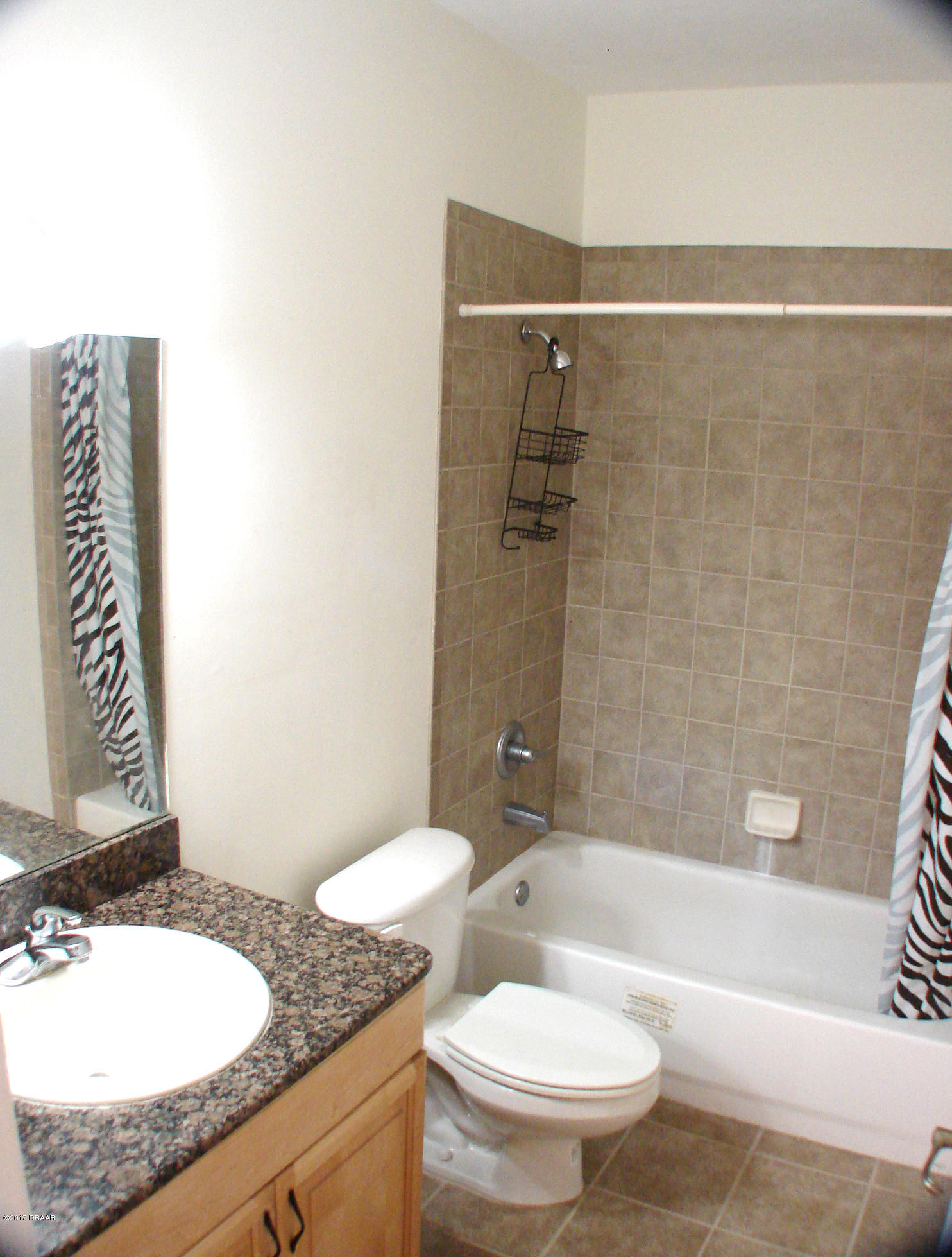 542 Northwest 39th Road, Unit 402 Gainesville, FL 32607 - Photo 8 of 13 542-bed2 master bath