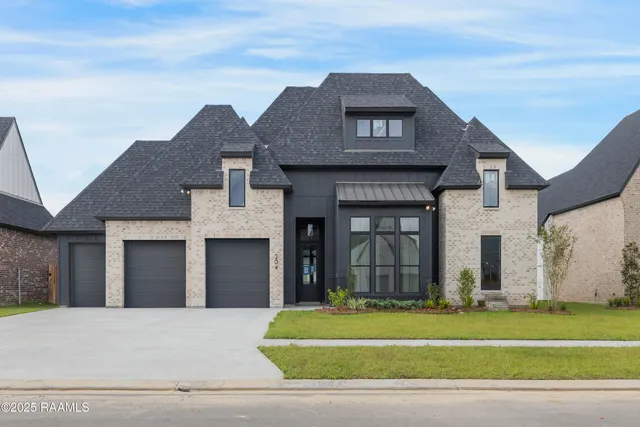 $669,000 | 204 Sabal Grv Lane, Youngsville, LA 70592