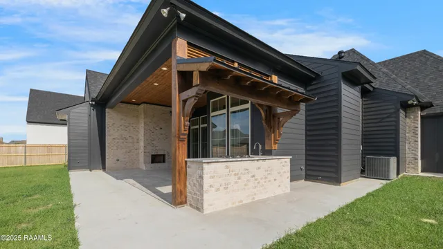 $669,000 | 204 Sabal Grv Lane, Youngsville, LA 70592