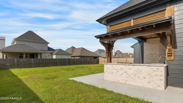 $669,000 | 204 Sabal Grv Lane, Youngsville, LA 70592