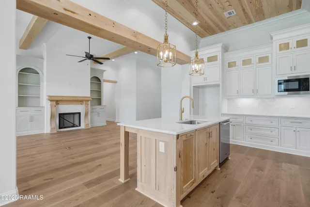 $669,000 | 204 Sabal Grv Lane, Youngsville, LA 70592