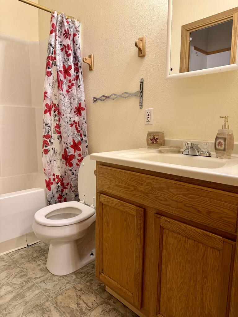 614 South Main Street Riggins, ID 83549 - Photo 55 of 70 Unit B bathroom upstairs, Unit B bathroom upstairs