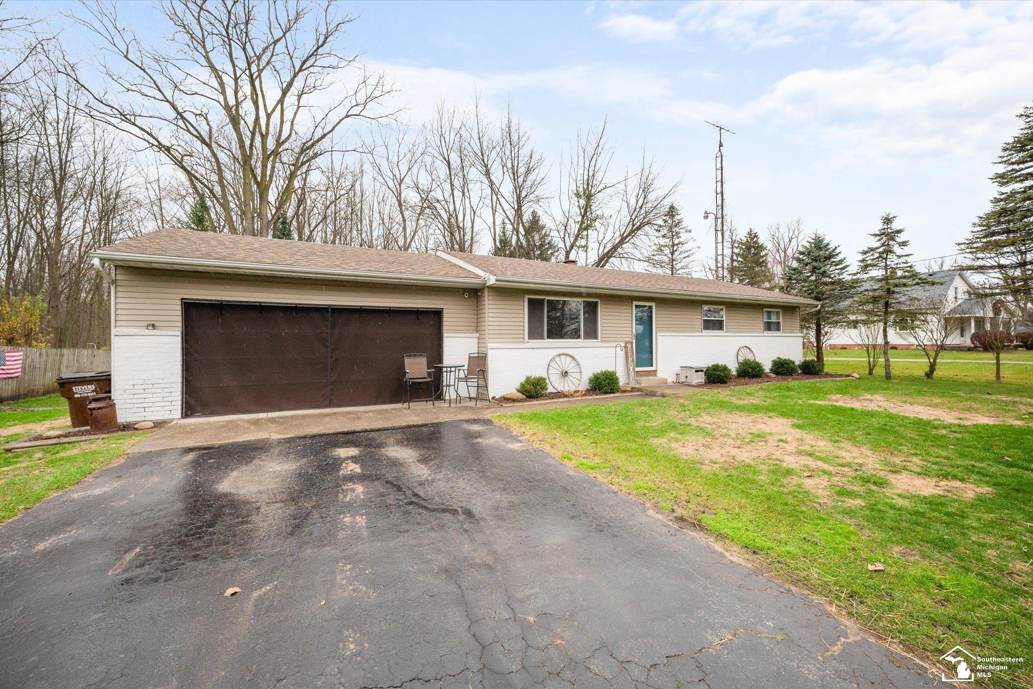 9747 Douglas Road Temperance, MI 48182 - Photo 2 of 29