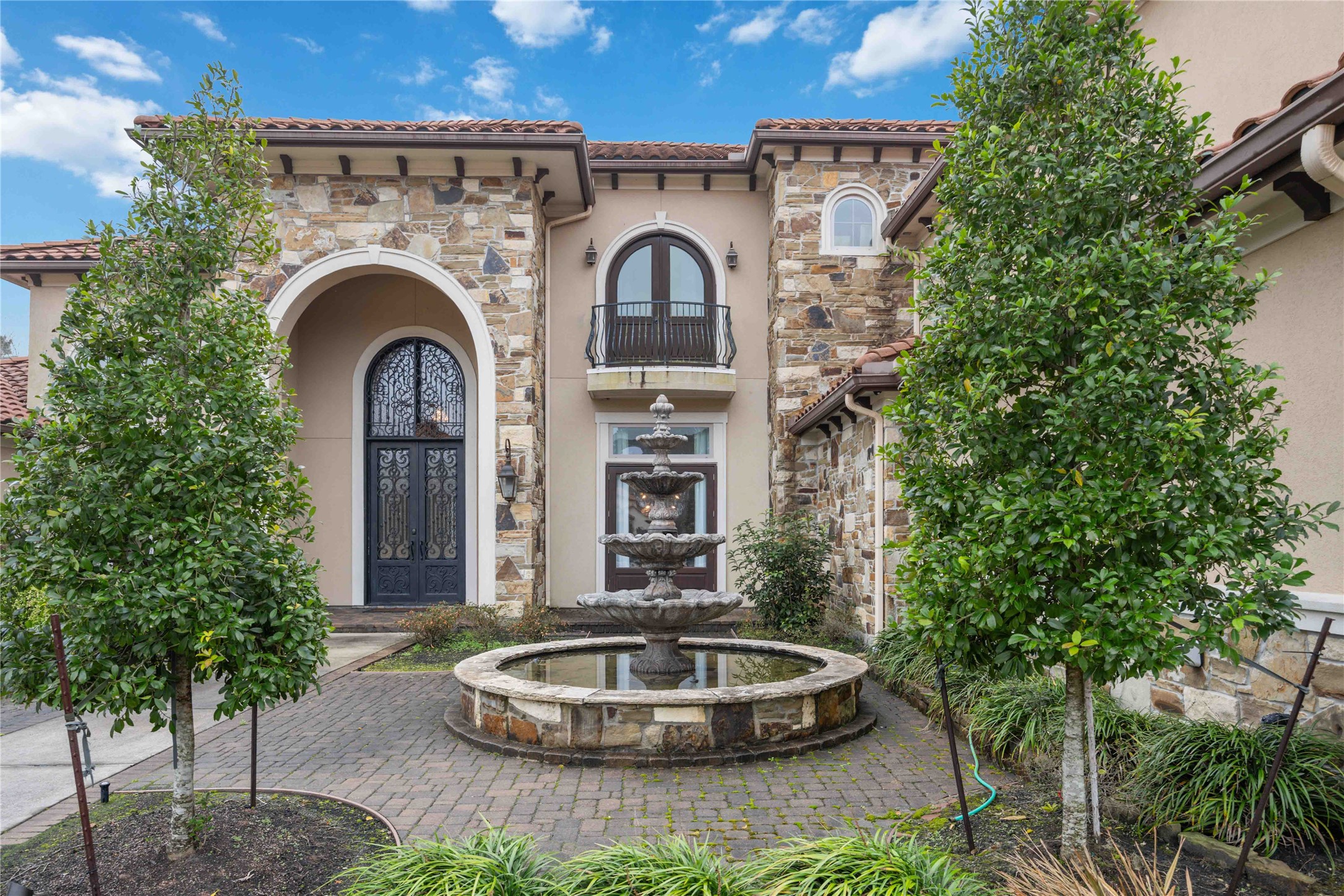 4510 Siandra Creek Court Spring, TX 77386 - Photo 3 of 50 a front view of a house with a yard