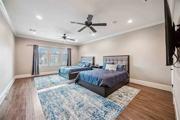 a very nice looking room with a baby crib
