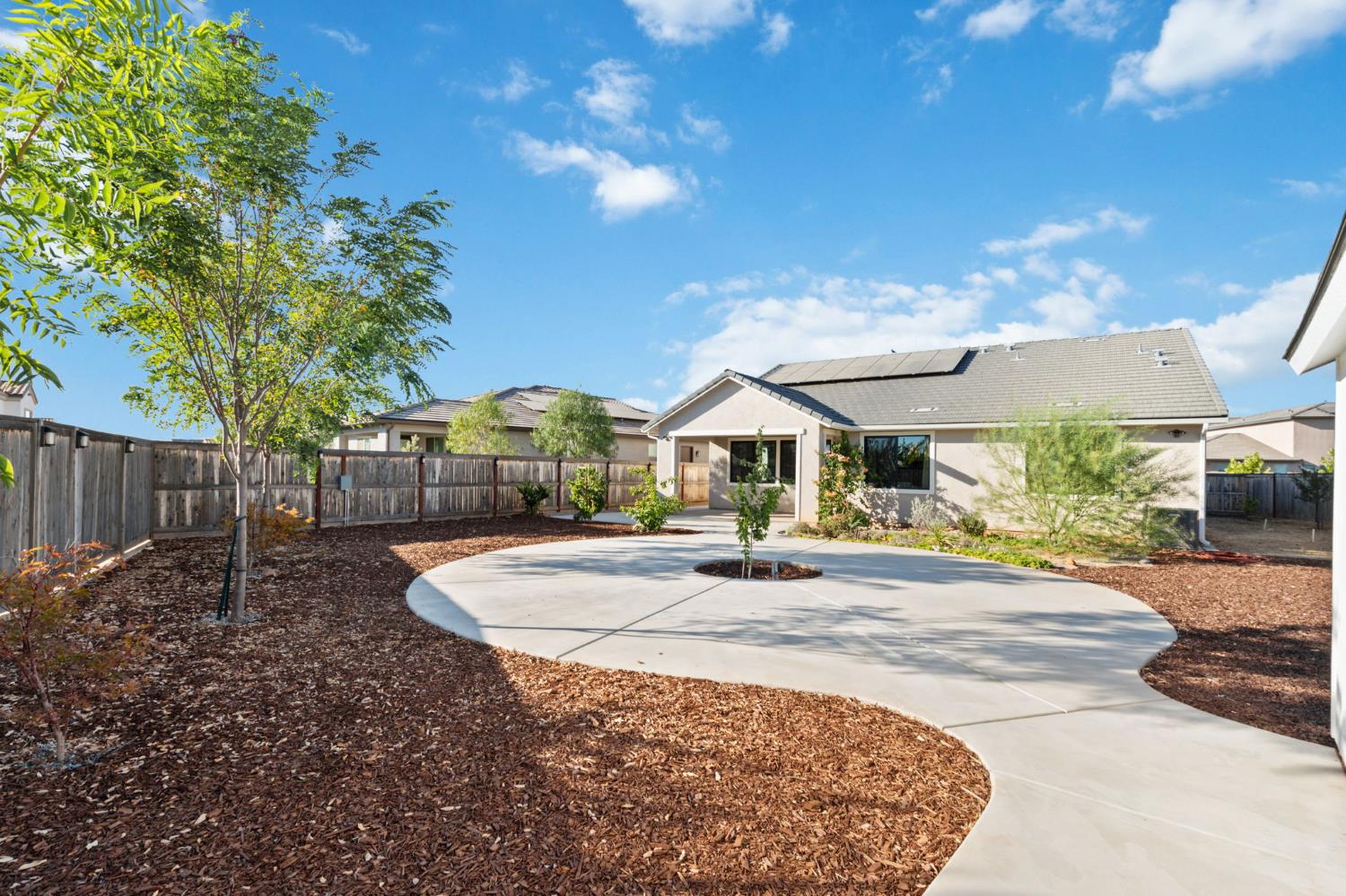 1022 Moonrise Way Madera, CA 93636 - Photo 33 of 52 a front view of a house with garden