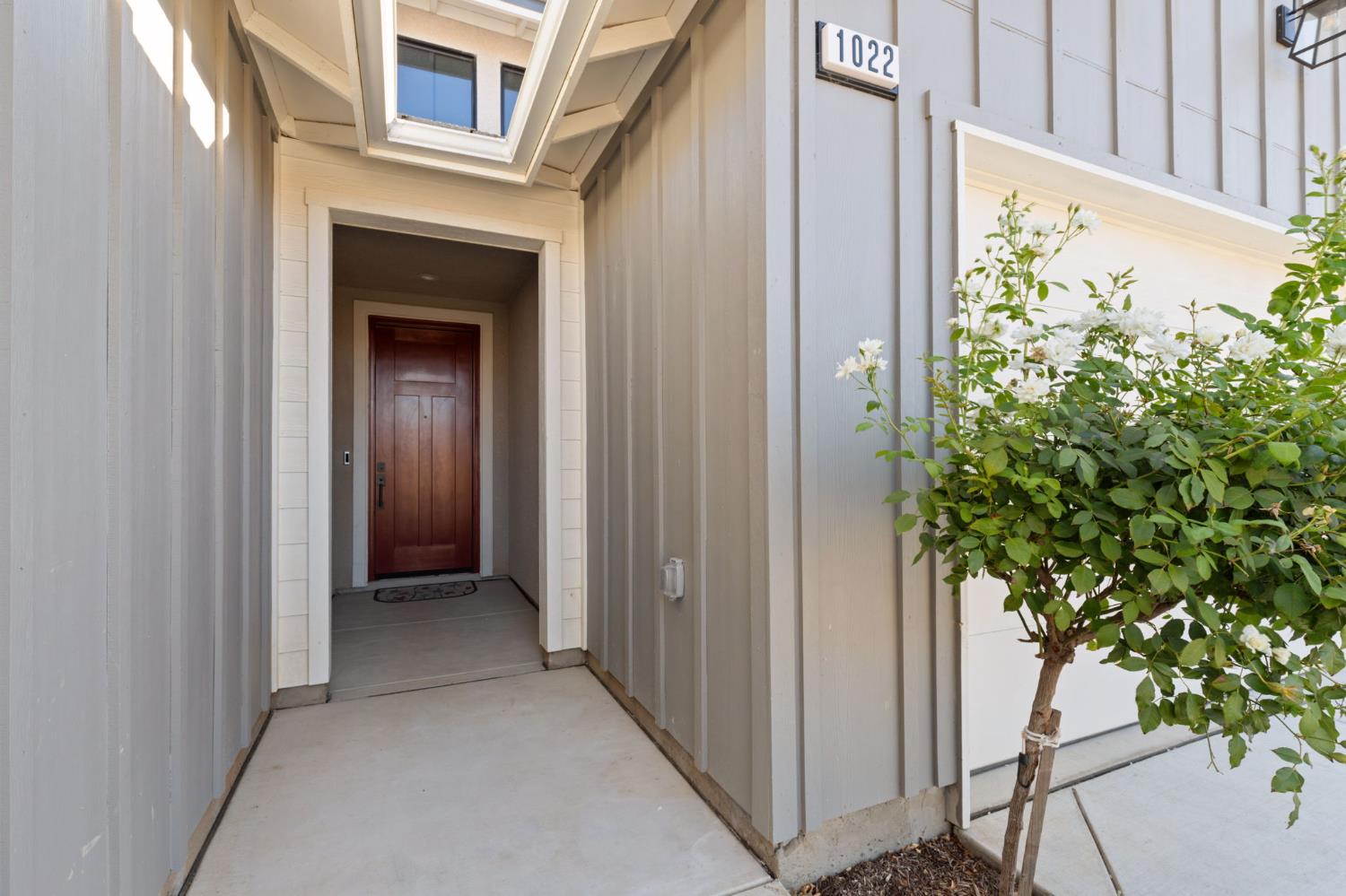 1022 Moonrise Way Madera, CA 93636 - Photo 4 of 52 a view of a front door