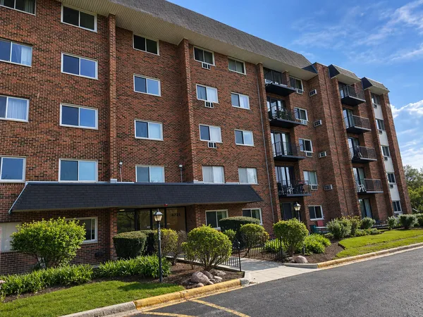 $210,000 | 4721 St Joseph Creek Road, Unit 5F, Lisle, IL 60532