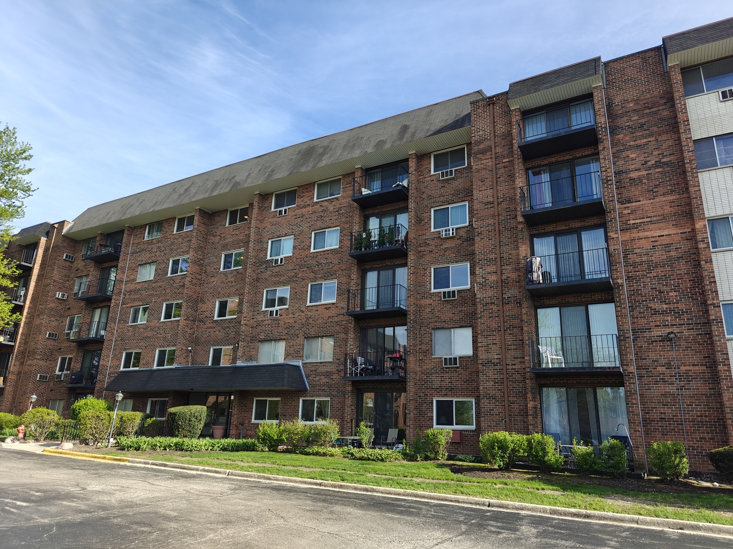 4721 St Joseph Creek Road, Unit 5F Lisle, IL 60532 - Photo 2 of 19 a front view of a building