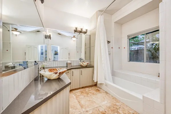 $1,290,000 | 10155 North Edgewood Drive, Fresno, CA 93720