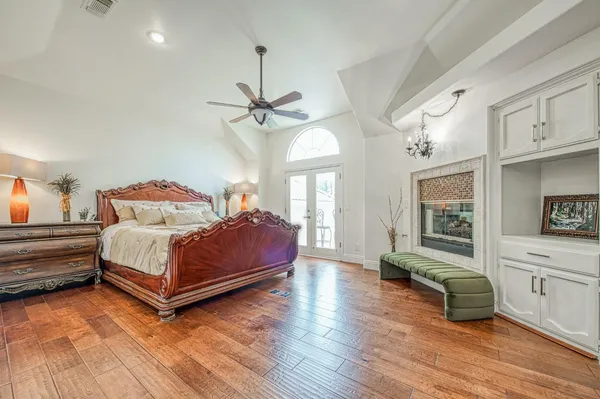 $1,290,000 | 10155 North Edgewood Drive, Fresno, CA 93720