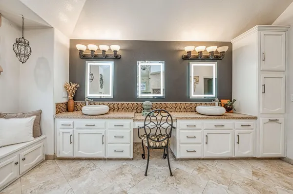 $1,290,000 | 10155 North Edgewood Drive, Fresno, CA 93720