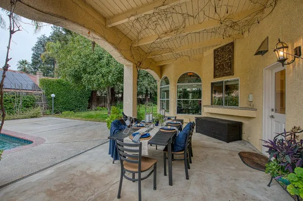 $1,290,000 | 10155 North Edgewood Drive, Fresno, CA 93720
