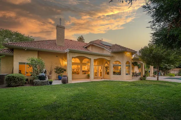 $1,290,000 | 10155 North Edgewood Drive, Fresno, CA 93720