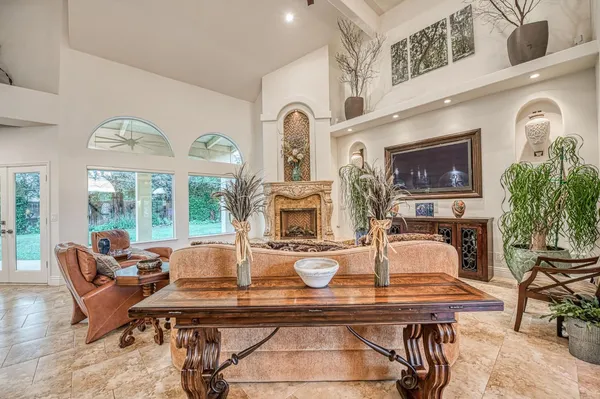 $1,290,000 | 10155 North Edgewood Drive, Fresno, CA 93720