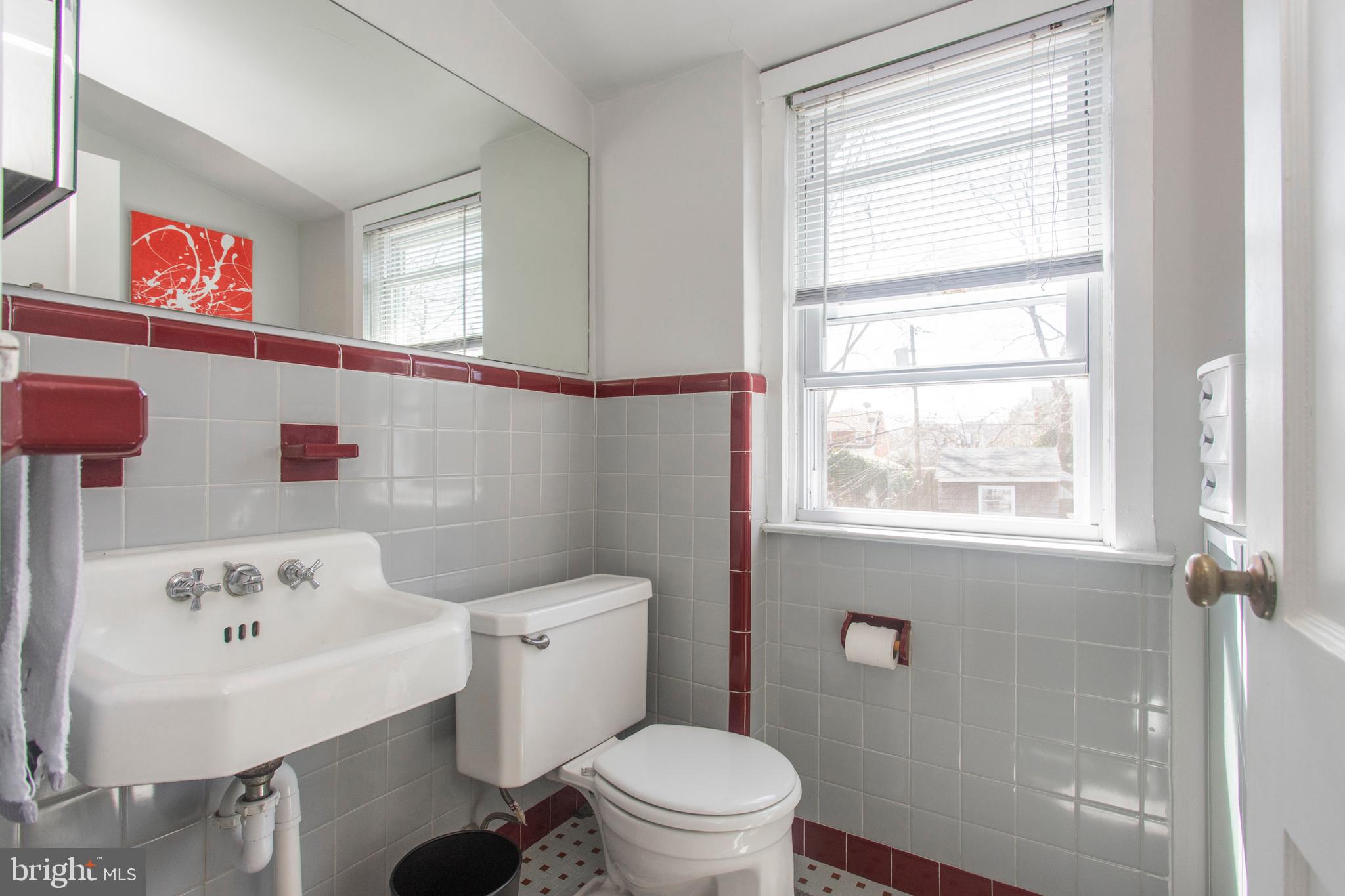 218 Fairhill Road Morton, PA 19070 - Photo 25 of 38 2nd Floor Full Bathroom