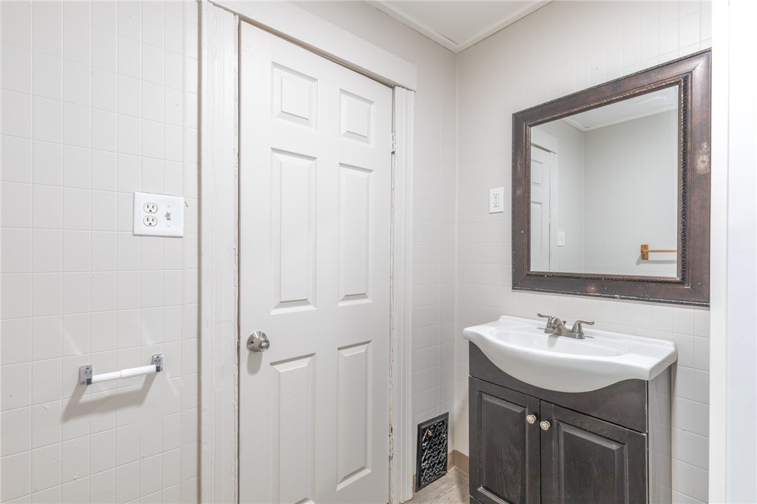 7 Herbert Street Rochester, NY 14621 - Photo 25 of 41