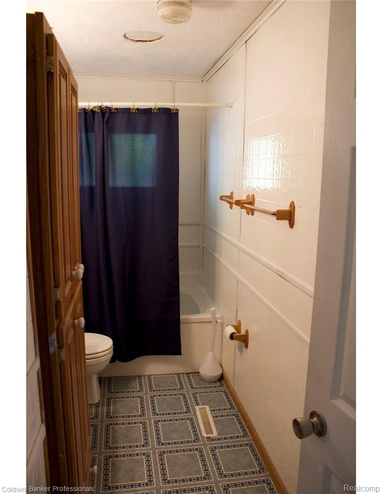 3178 Davison Road Lapeer, MI 48446 - Photo 10 of 21 IMG_1873.jpg