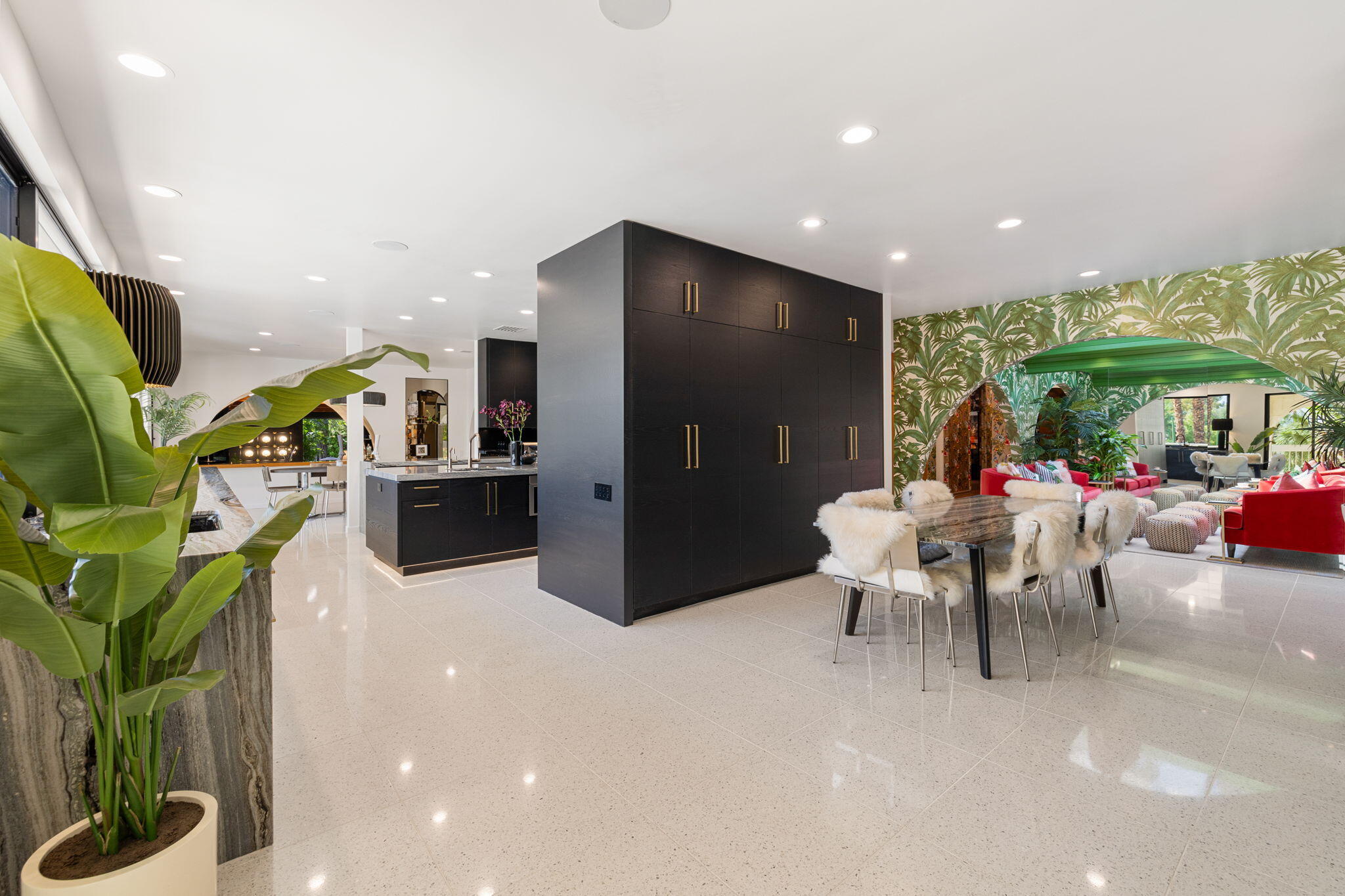 70663 Oroville Circle Rancho Mirage, CA 92270 - Photo 15 of 47 a lobby with furniture and a potted plant