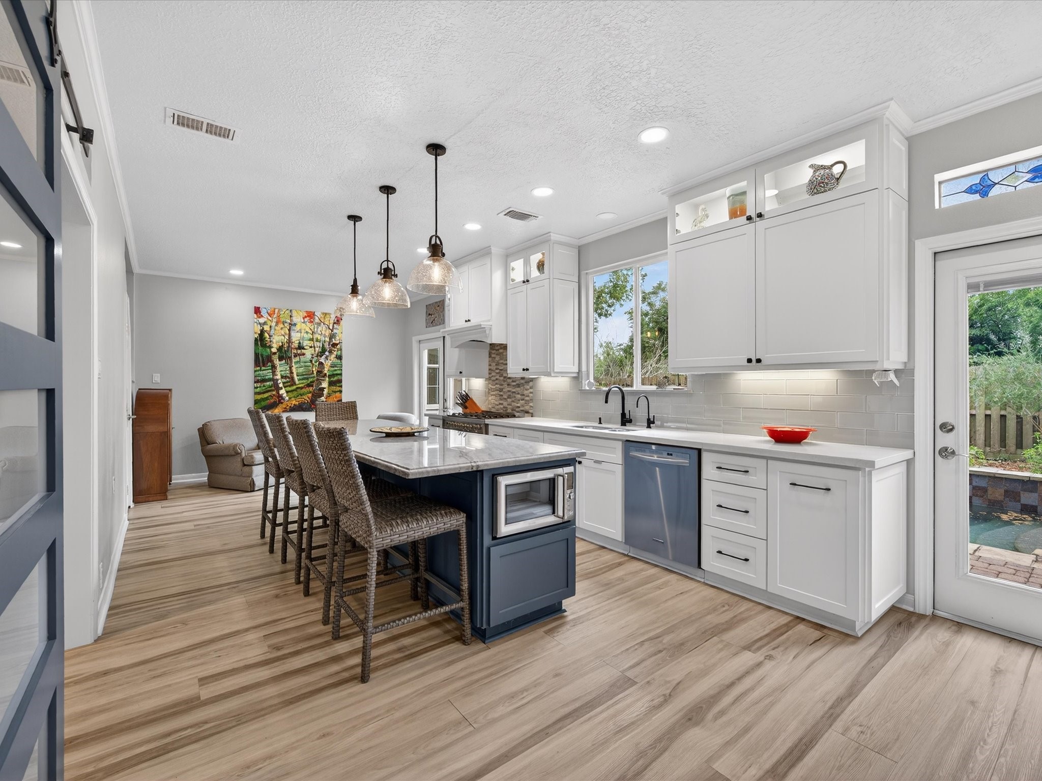 6207 Sandypine Drive Spring, TX 77379 - Photo 17 of 46 Enjoy everyday moments in a light-filled space just off the kitchen, perfect for casual dining or morning coffee.