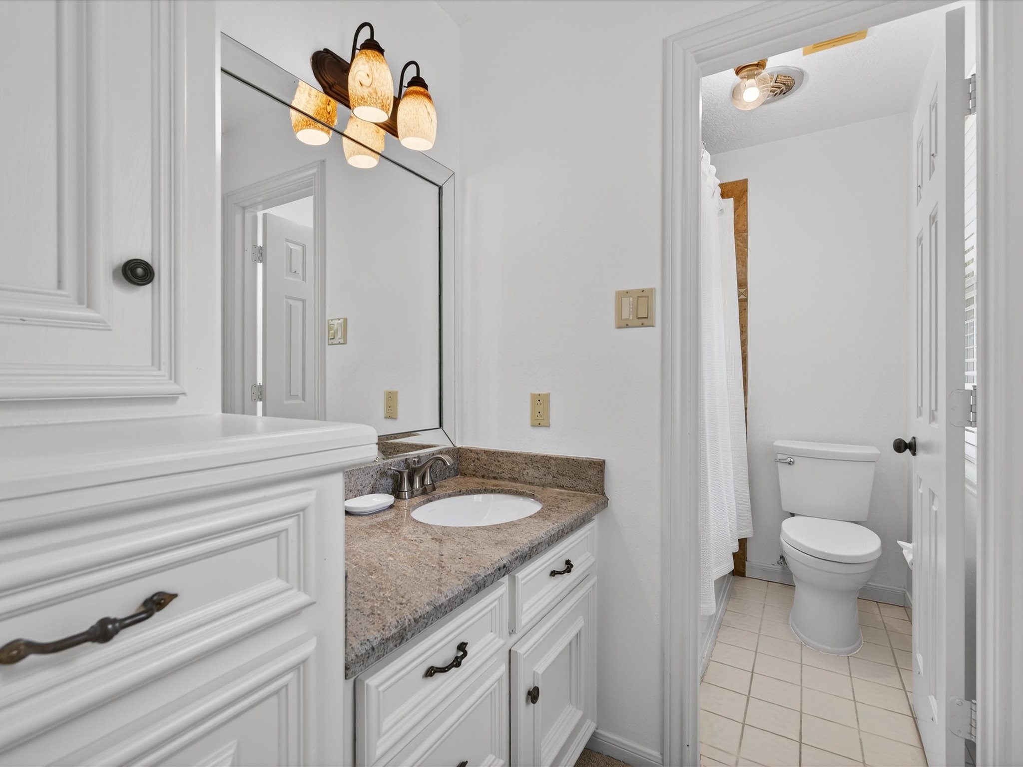6207 Sandypine Drive Spring, TX 77379 - Photo 35 of 46 Thoughtfully updated in 2012, this upstairs full bath offers a clean, functional design with timeless finishes—perfectly positioned to comfortably serve the secondary bedrooms and upstairs living spaces.
