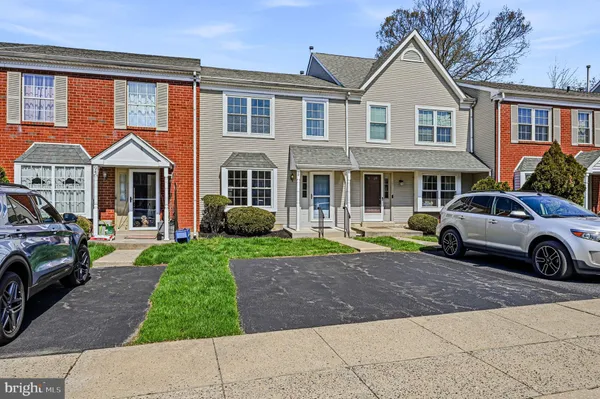 $325,000 | 94 Victoria Drive, Aston, PA 19014