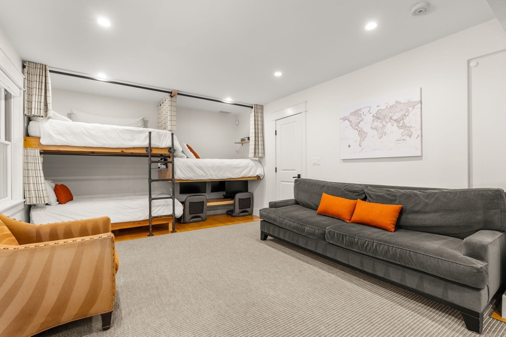 138 West 3rd Street Boston, MA 02127 - Photo 16 of 21