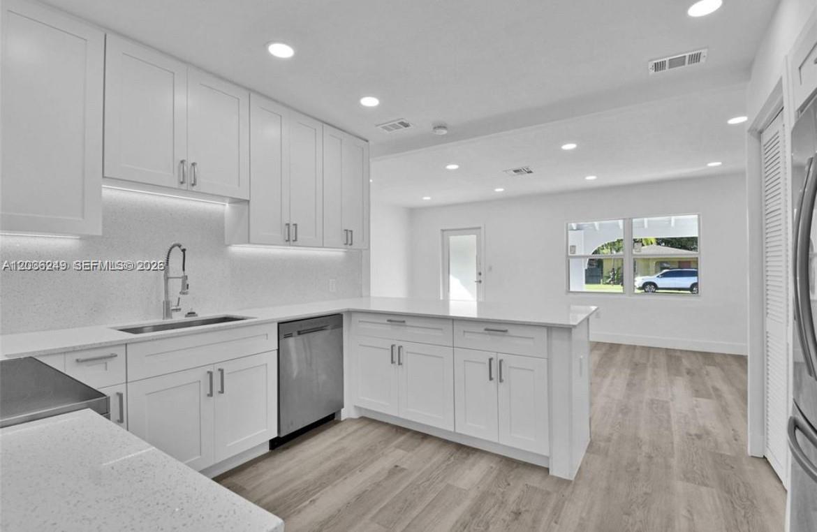 6391 Southwest 39th Street Miami, FL 33155 - Photo 4 of 12