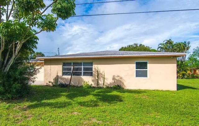 $2,450 | 4526 43rd Court, Vero Beach, FL 32967