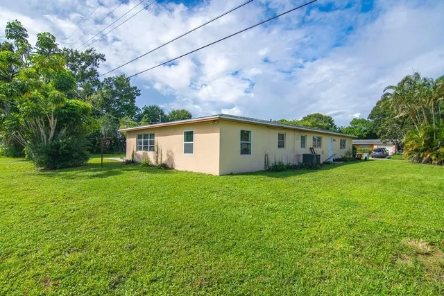 $2,450 | 4526 43rd Court, Vero Beach, FL 32967