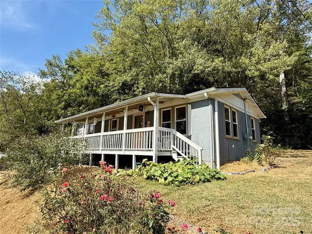 $2,200 | 12 Powell Street, Asheville, NC 28806