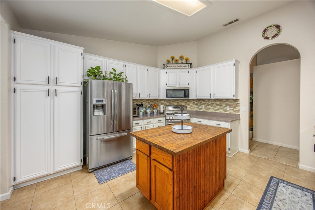 13997 Riverside Drive Apple Valley, CA 92307 - Photo 10 of 55