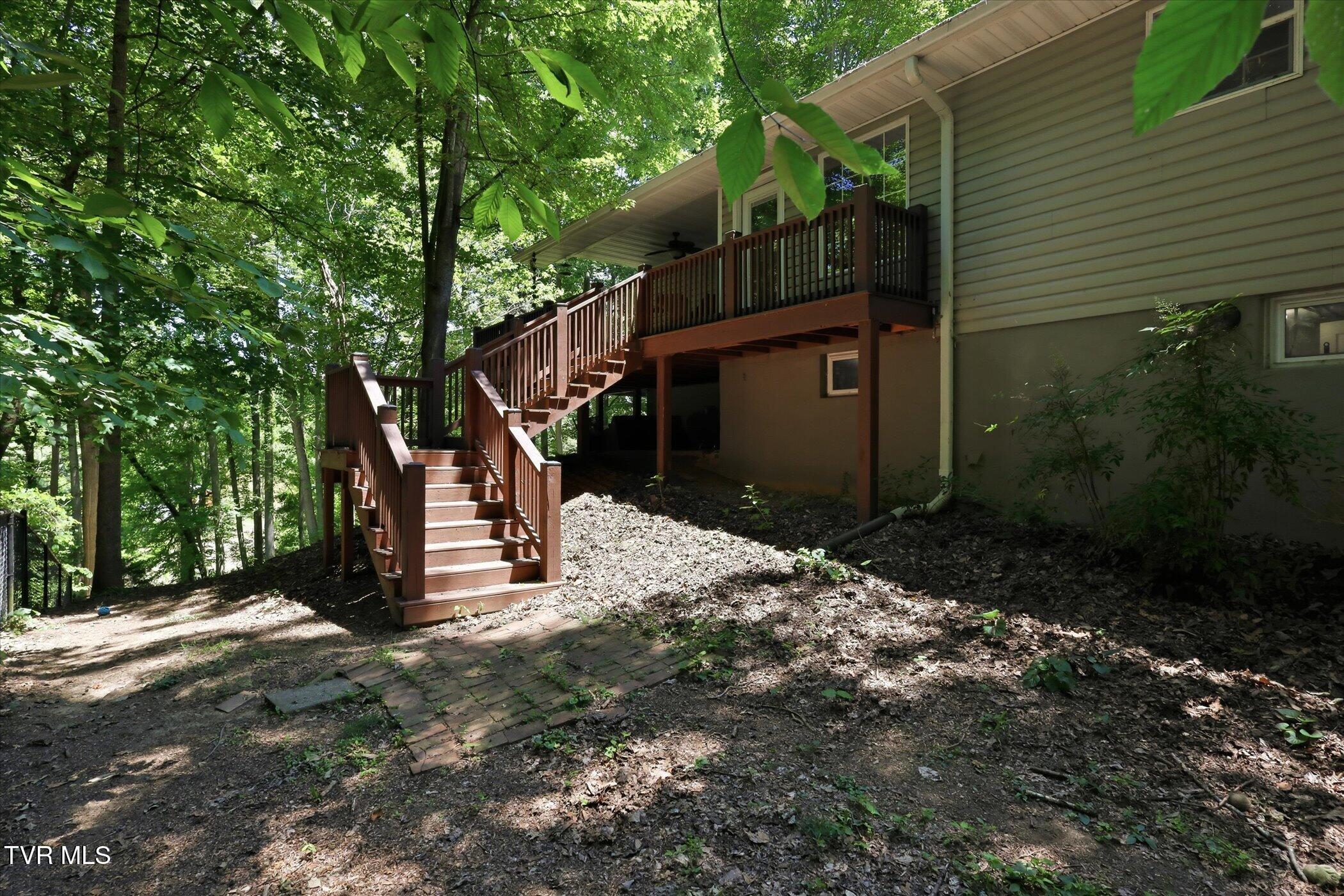 312 Mockingbird Road Bristol, TN 37620 - Photo 5 of 44 37-312-Mockingbird-Rd-Bristol-WindowStil