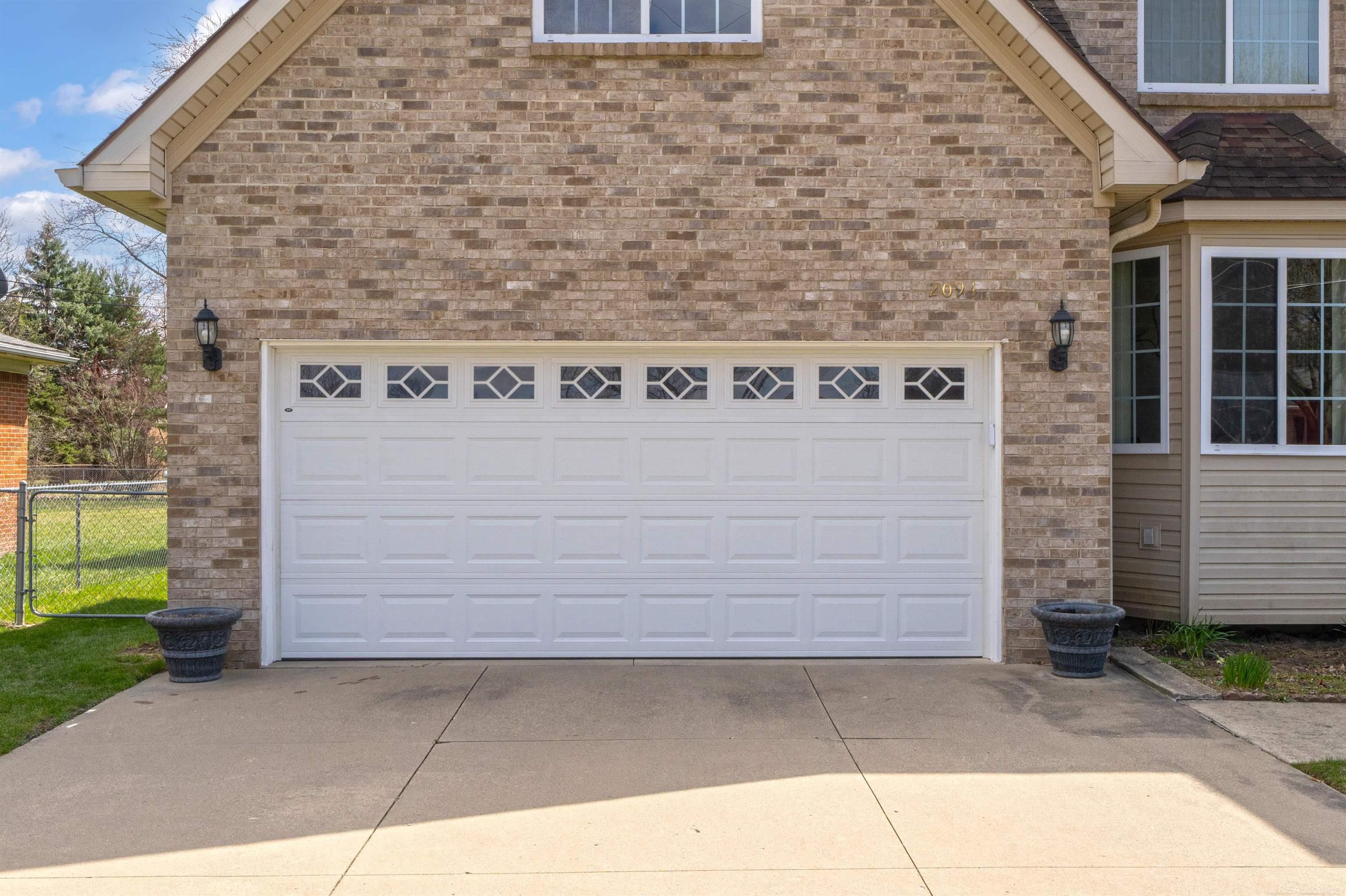 2094 Oakcrest Road Sterling Heights, MI 48310 - Photo 33 of 36 50171184-f29e54eb-a7d3-4ad6-ad91-058cf1181228.JPG