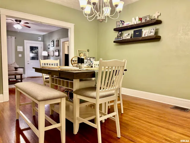 $153,000 | 934 West Douglas Avenue, Jacksonville, IL 62650