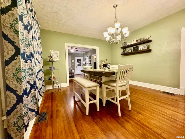 $153,000 | 934 West Douglas Avenue, Jacksonville, IL 62650