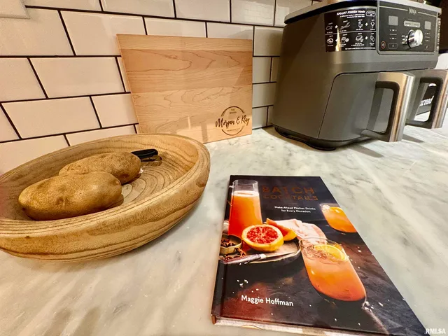 $153,000 | 934 West Douglas Avenue, Jacksonville, IL 62650