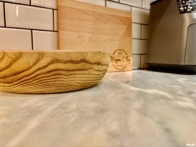 $153,000 | 934 West Douglas Avenue, Jacksonville, IL 62650