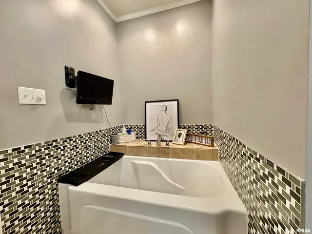 $153,000 | 934 West Douglas Avenue, Jacksonville, IL 62650