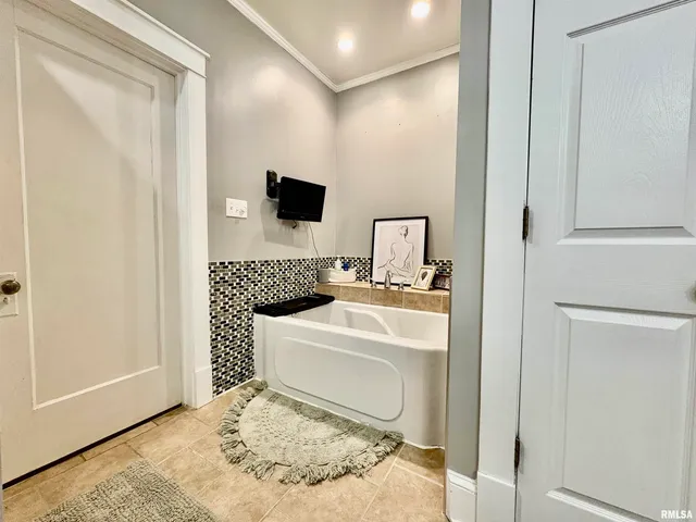 $153,000 | 934 West Douglas Avenue, Jacksonville, IL 62650