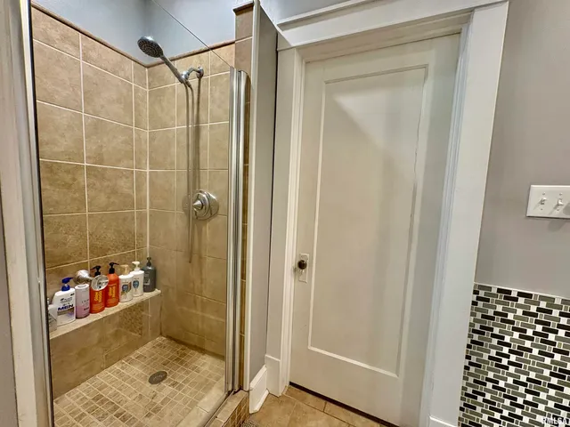 $153,000 | 934 West Douglas Avenue, Jacksonville, IL 62650